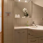 Luv Und Lee - Ueber Dem Apartman