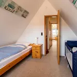 Luv Und Lee - Ueber Dem Apartman *