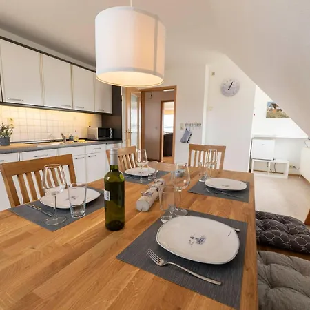 Luv Und Lee - Ueber Dem Ховахт