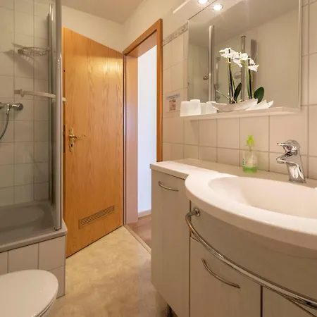 Luv Und Lee - Ueber Dem