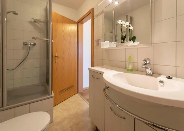 Luv Und Lee - Ueber Dem